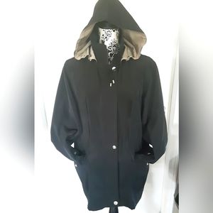 GALLERY BLACK ADJUSTABLE HOODED RAIN JACKET M
